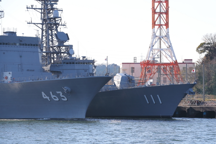 護衛艦111おおなみ2代目掃海母艦うらが463.JPG